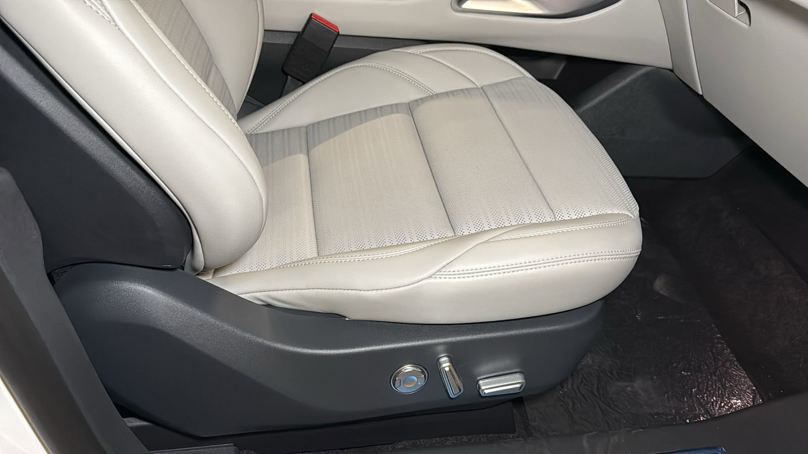 New 2026 Lincoln Nautilus Reserve image 9