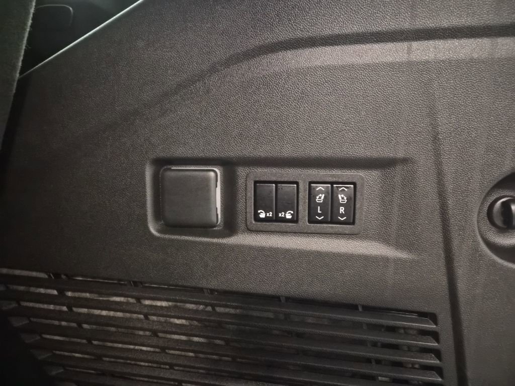 Used 2023 GMC Yukon Denali Ultimate image 26