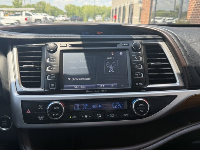 Used 2017 Toyota Highlander Limited AWD/4WD image 26