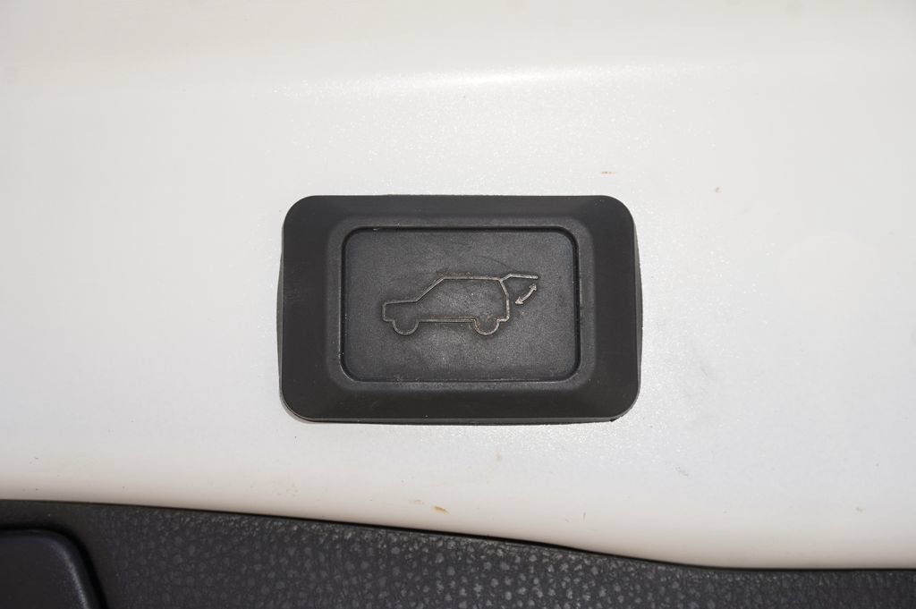 Certified 2025 Toyota RAV4 XLE w/ Convenience Package AWD/4WD image 10