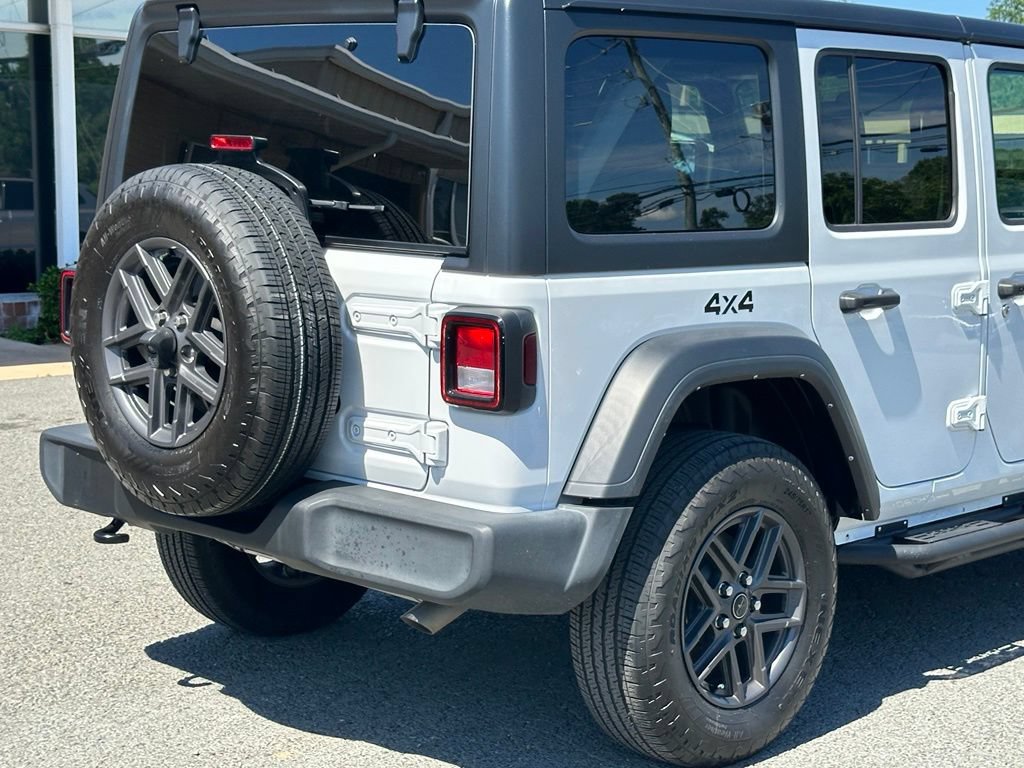 Used 2024 Jeep Wrangler Unlimited Sport AWD/4WD image 40