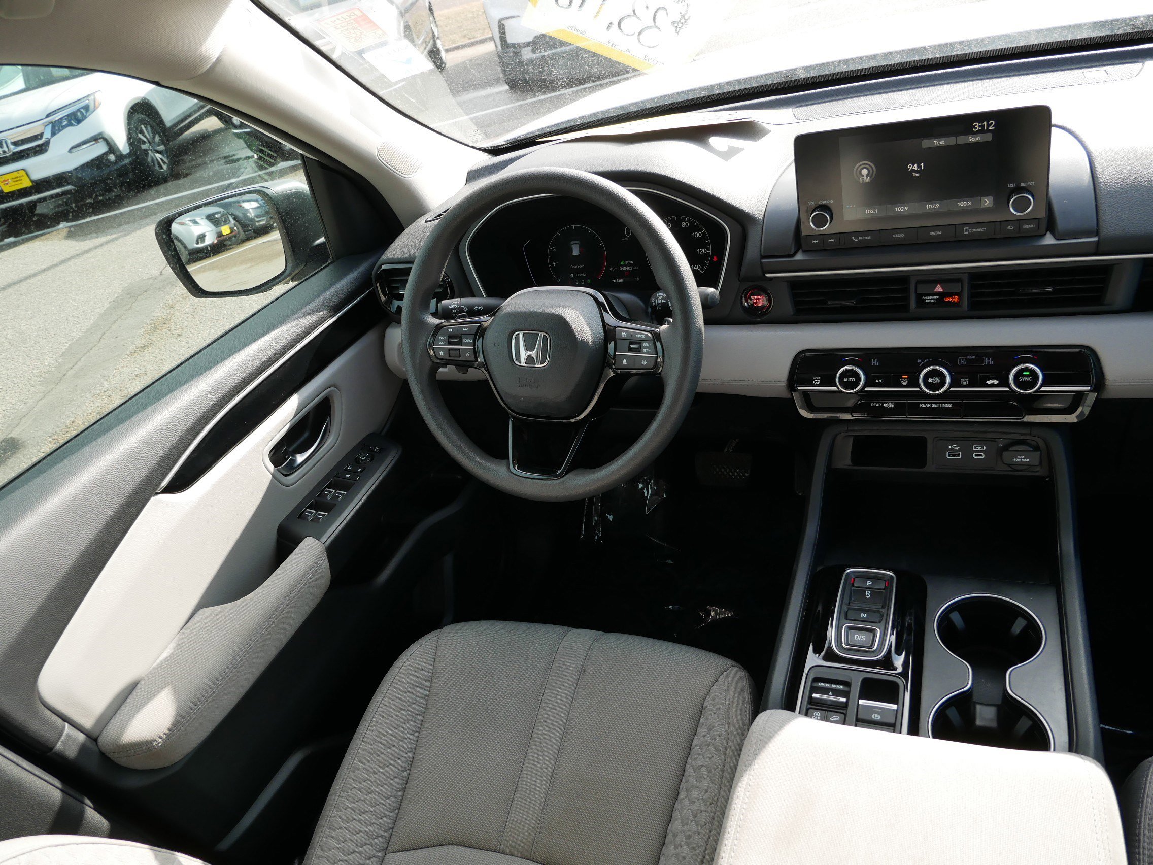 Used 2023 Honda Pilot LX image 9