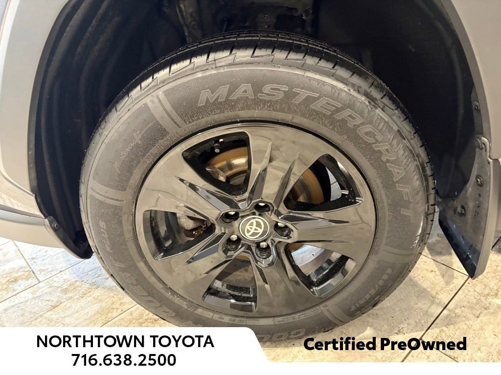 Used 2023 Toyota RAV4 XLE image 17