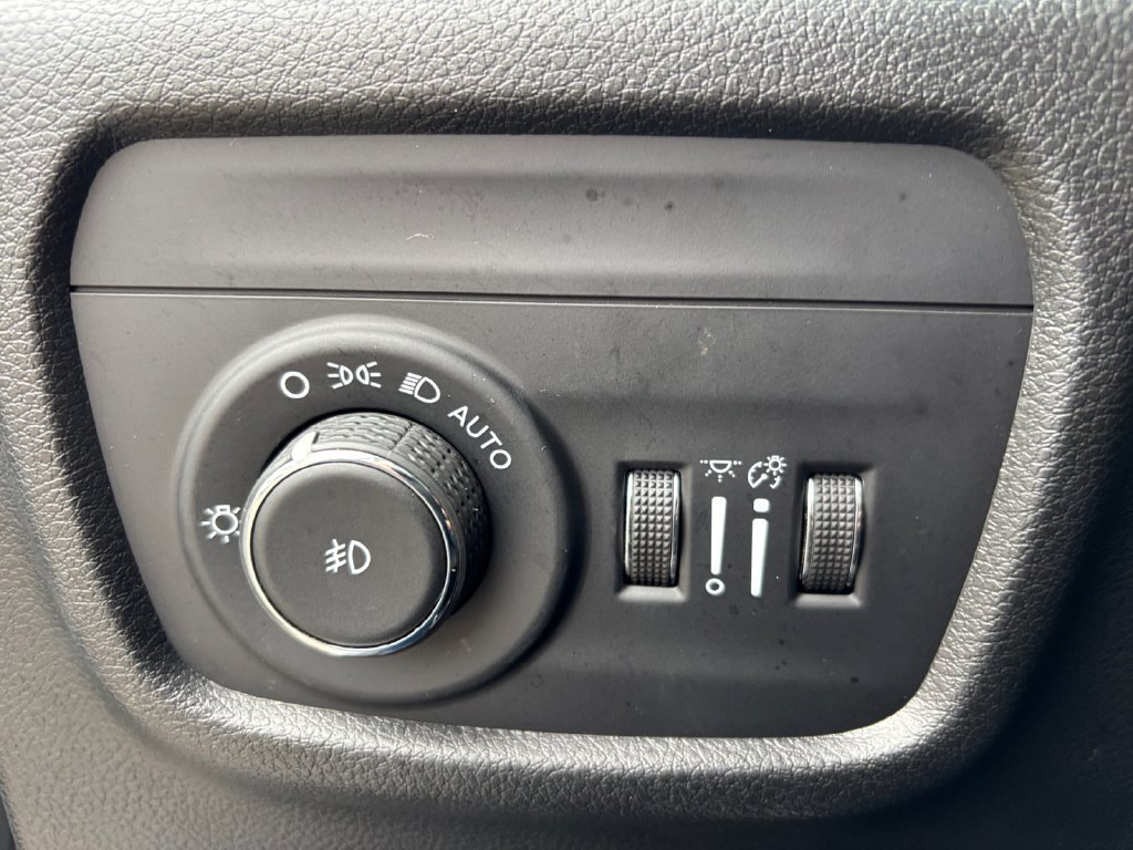Used 2022 Jeep Grand Cherokee L Limited AWD/4WD image 19