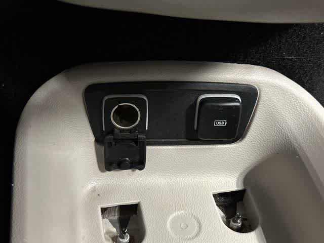 Used 2020 Chrysler Voyager Lxi FWD image 25
