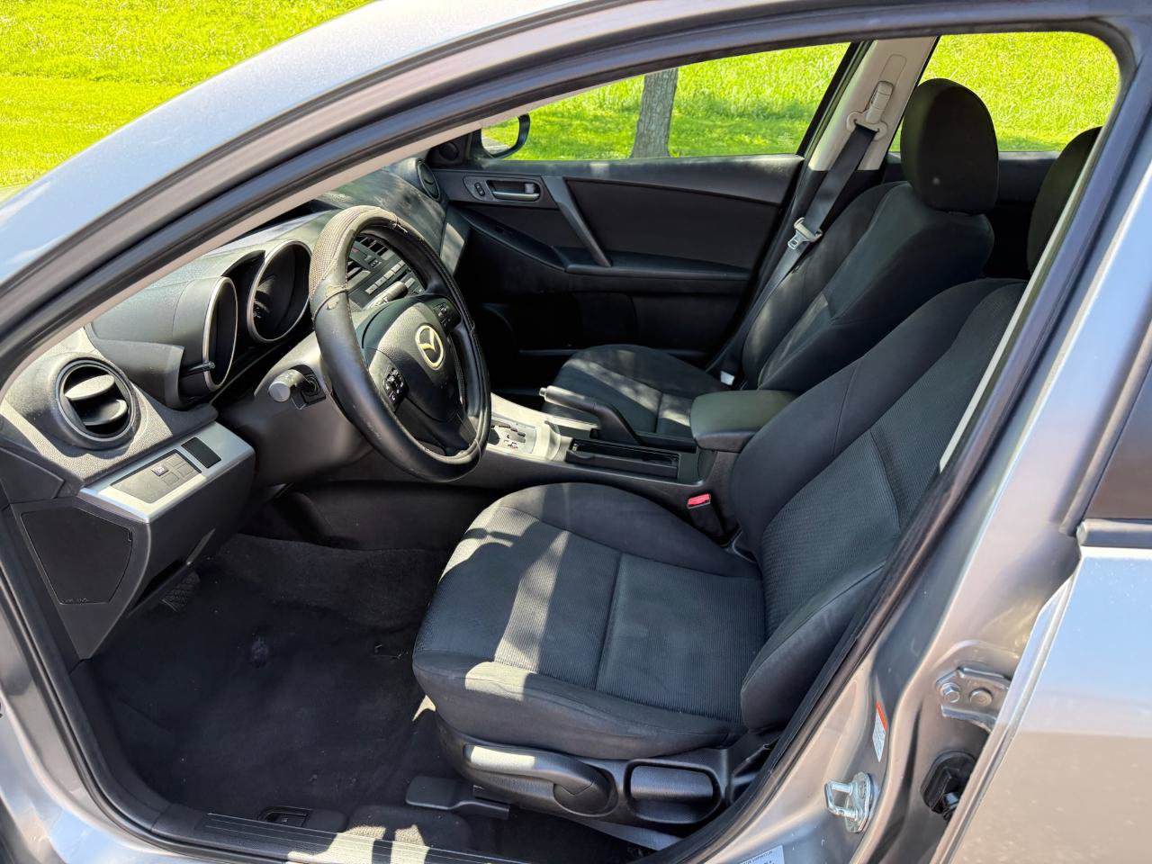 Used 2010 MAZDA MAZDA3 i Touring FWD image 8