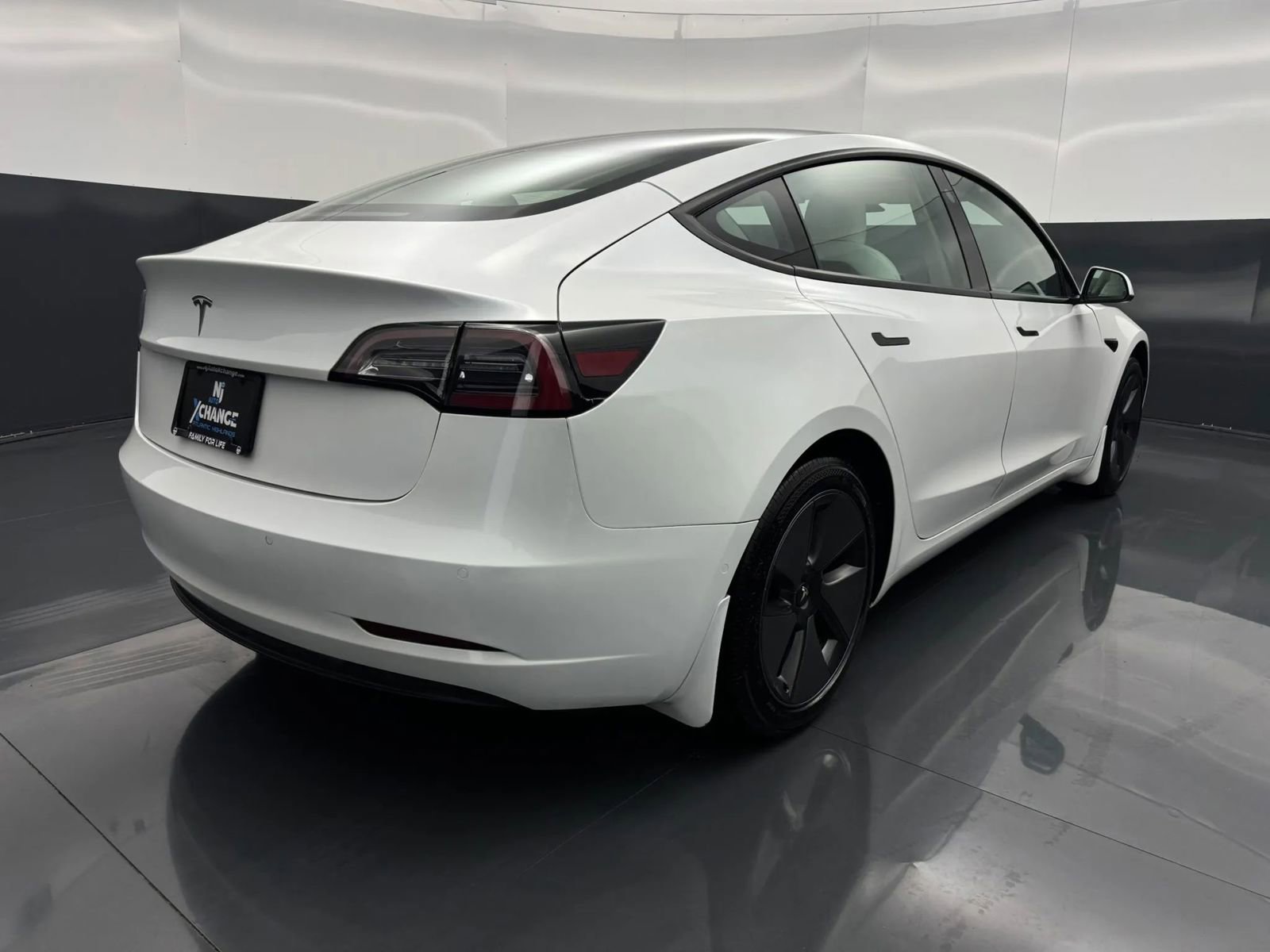 Used 2021 Tesla Model 3 Standard Range Plus image 3