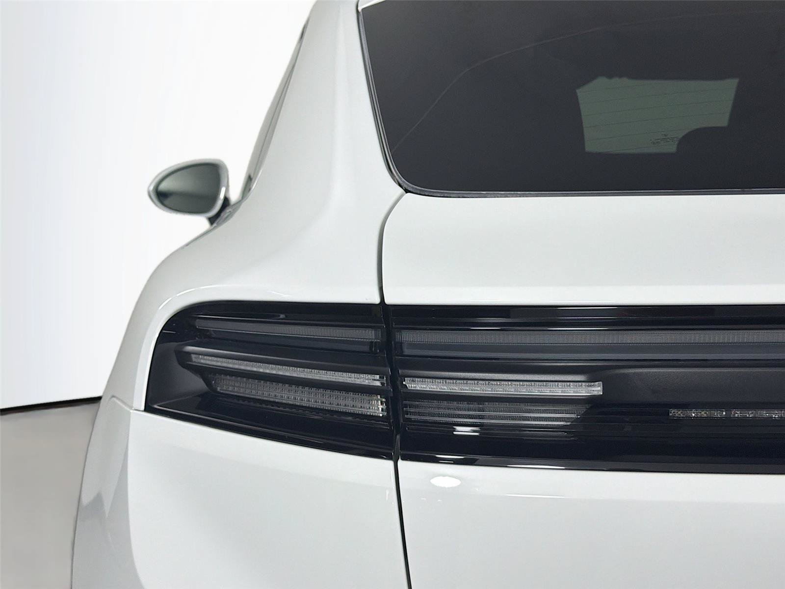 Certified 2025 Porsche Macan Electric RWD image 16