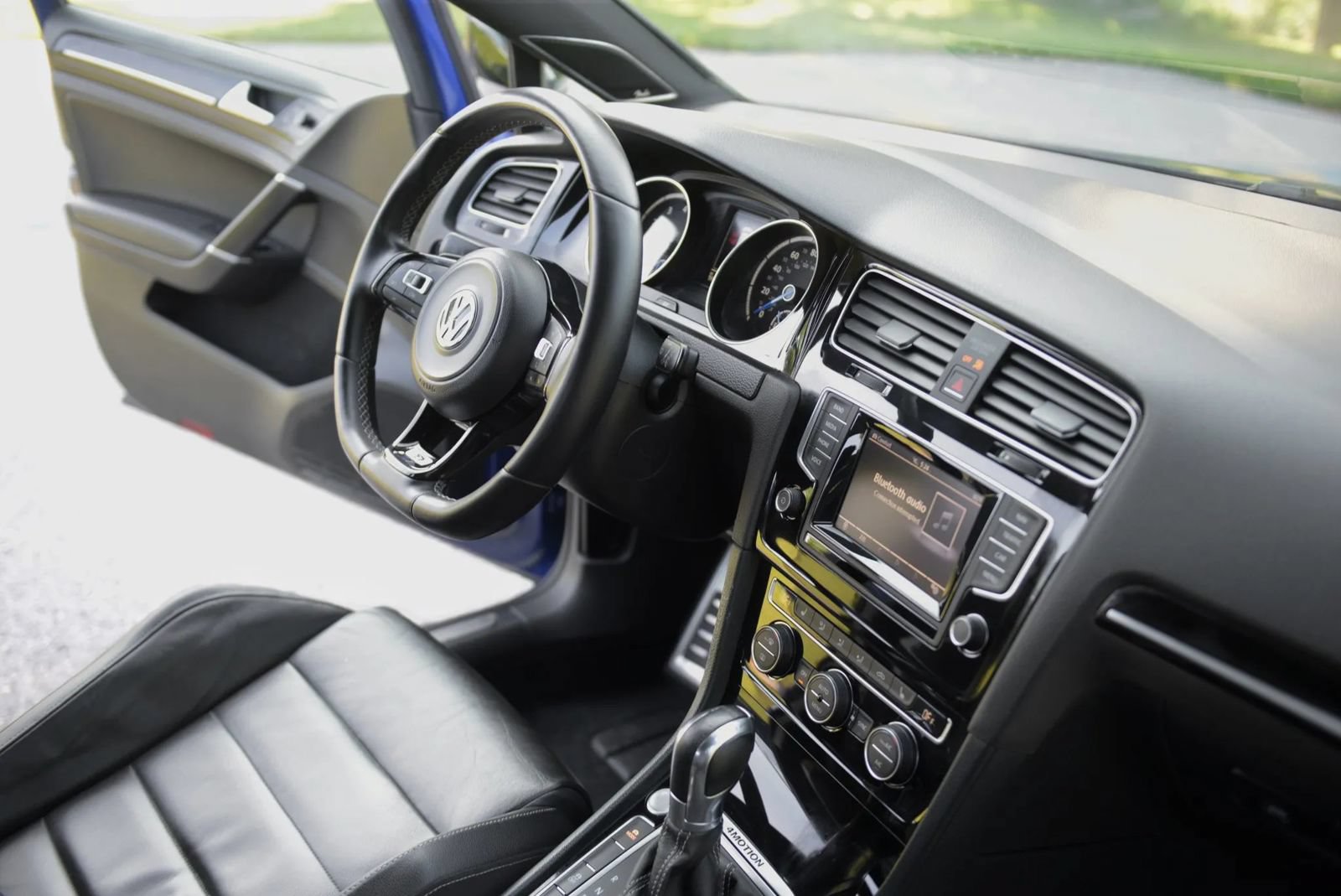 Used 2015 Volkswagen Golf R 4-Door AWD/4WD image 36