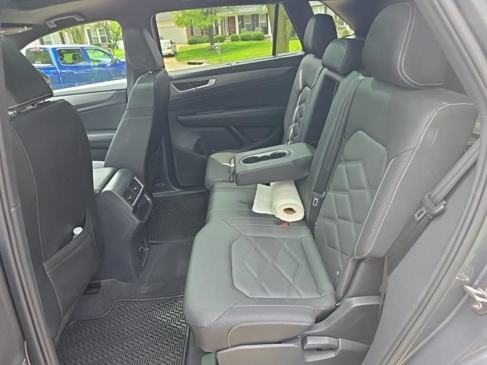 Used 2025 Volkswagen Atlas Cross Sport SE w/ Panoramic Sunroof Package FWD image 38