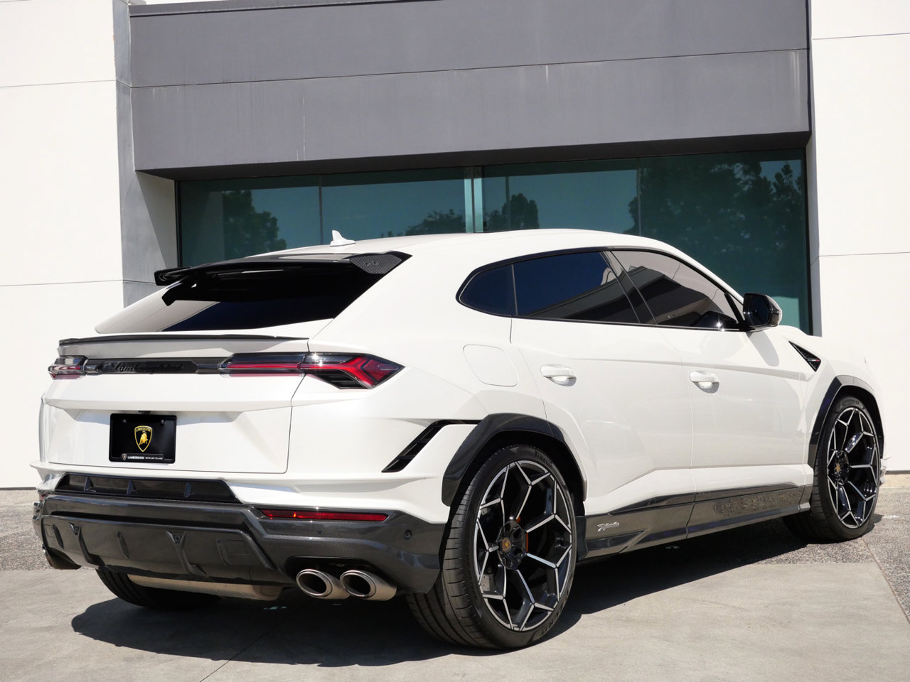 Used 2024 Lamborghini Urus Performante AWD/4WD image 3