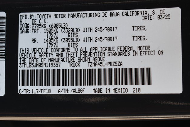 Certified 2025 Toyota Tacoma SR5 AWD/4WD image 33
