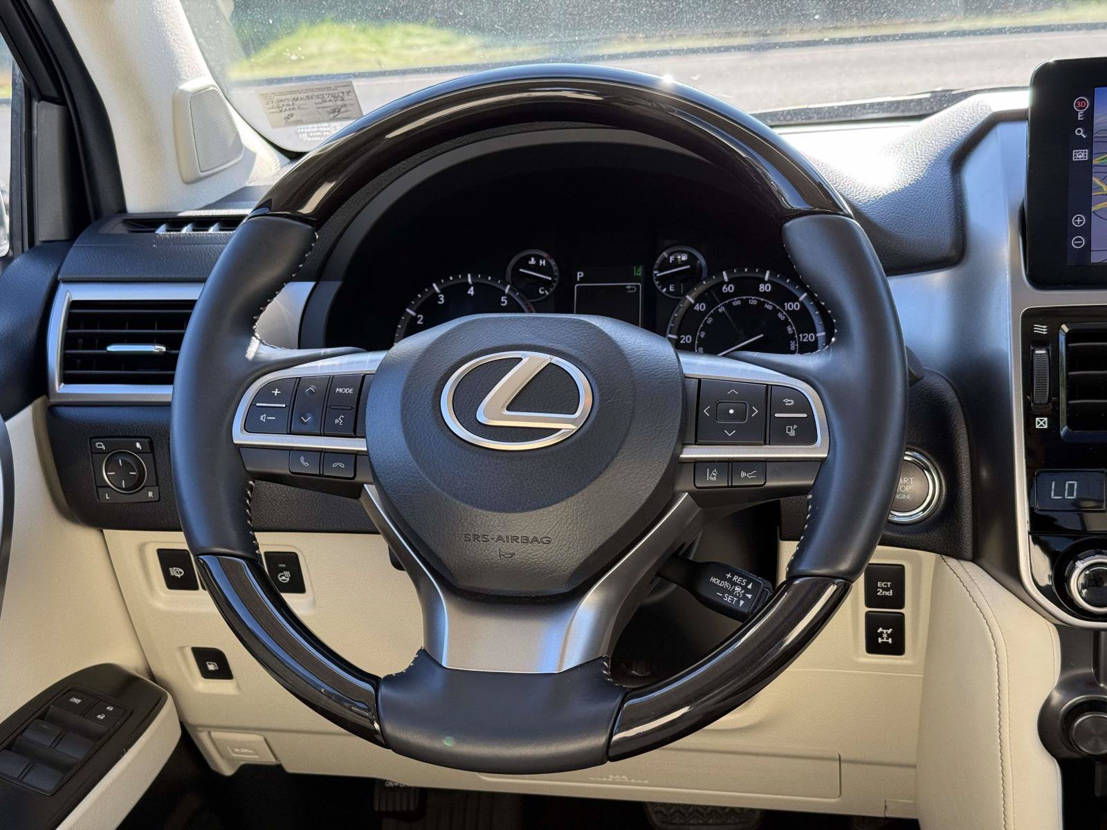 Used 2023 Lexus GX 460 Premium w/ Accessory Package AWD/4WD image 9