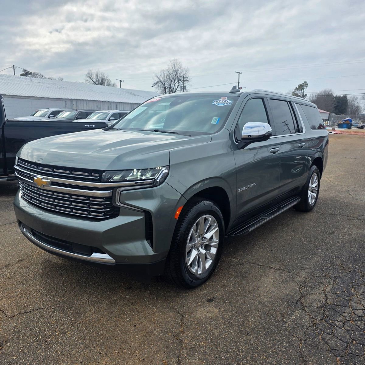 Used 2023 Chevrolet Suburban Premier RWD image 6