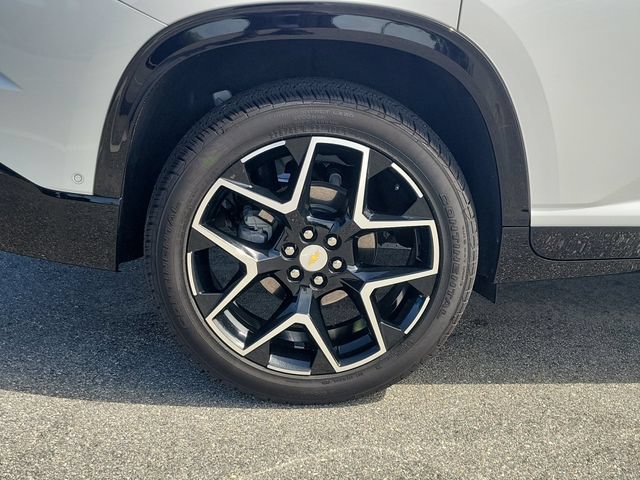 Used 2025 Chevrolet Traverse High Country FWD image 7