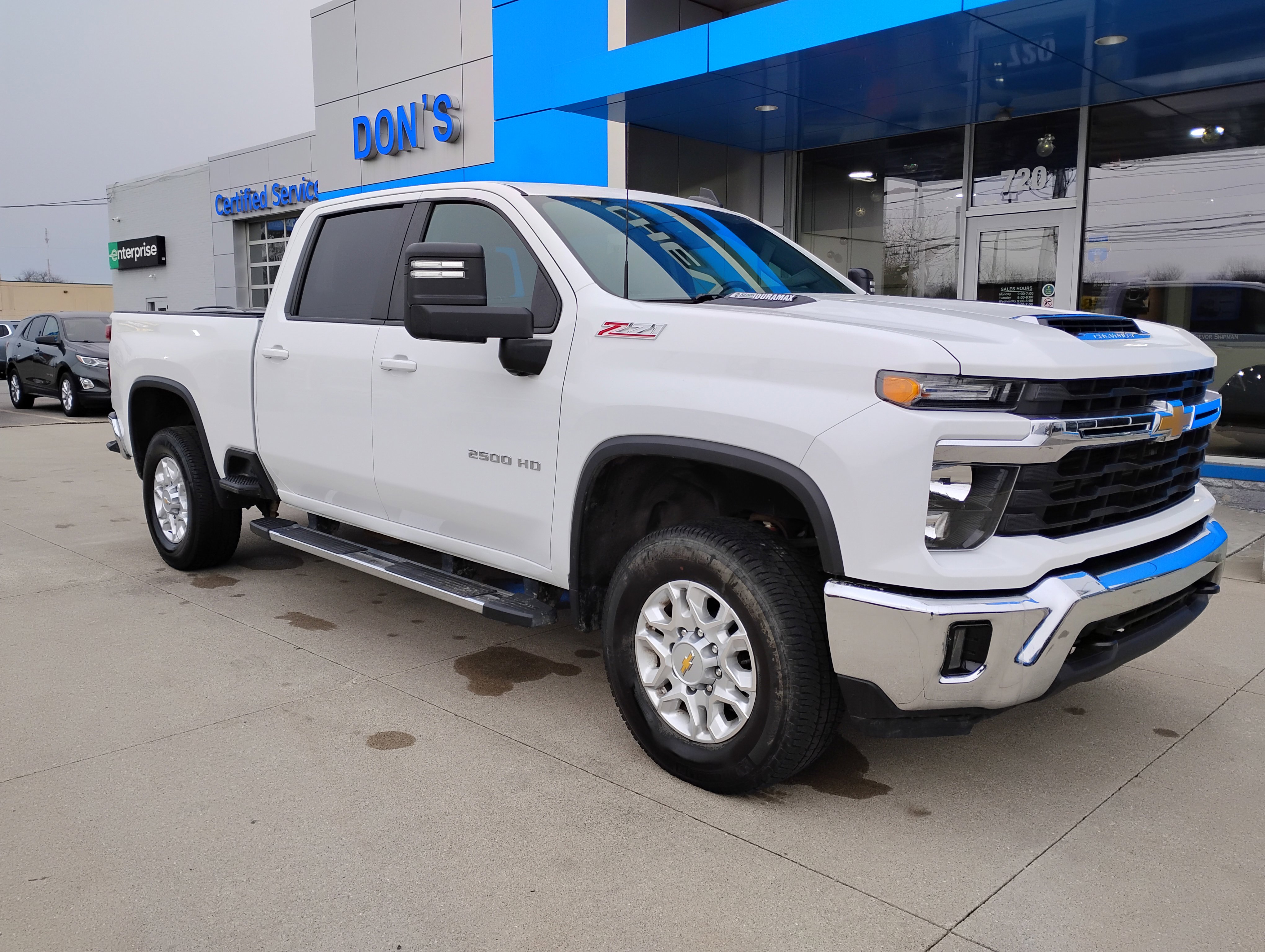 Used 2024 Chevrolet Silverado 2500 LT image 3