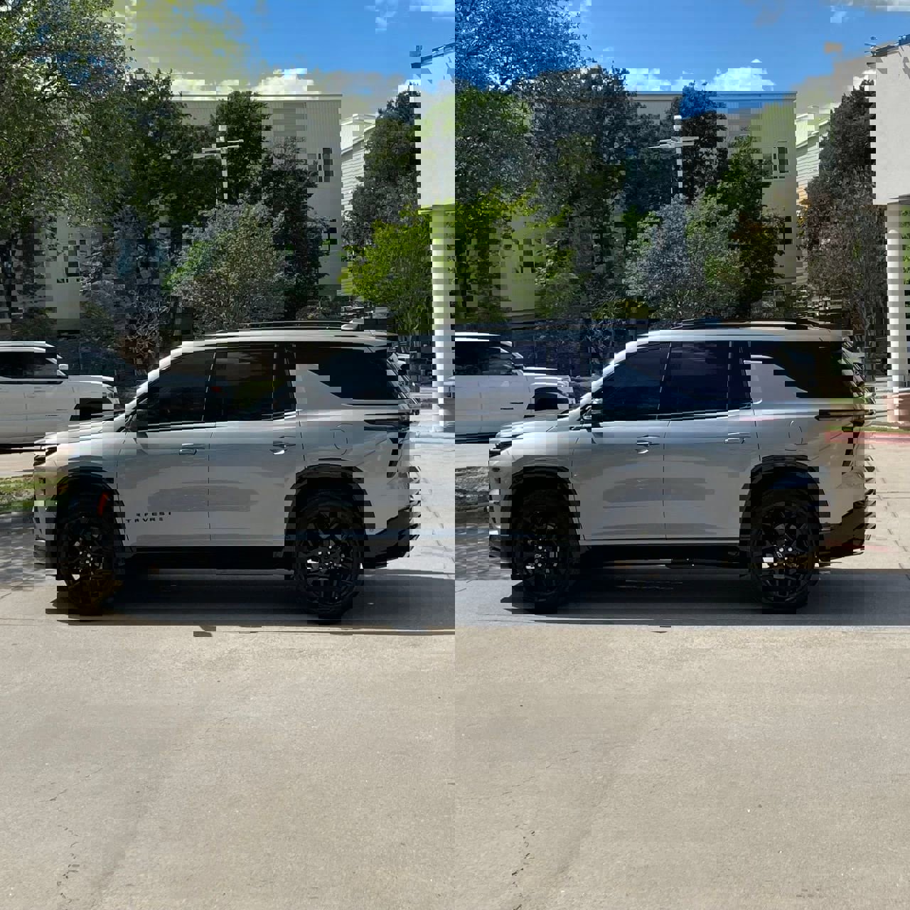 Used 2026 Chevrolet Traverse RS image 3