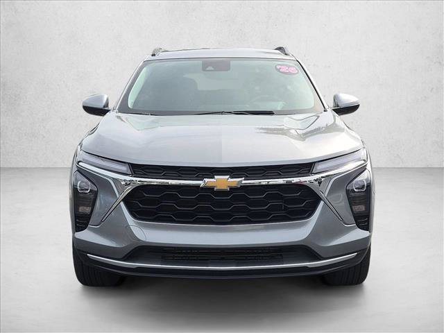 Used 2026 Chevrolet Trax LT FWD image 2