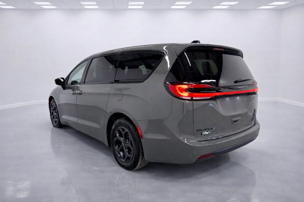 Used 2023 Chrysler Pacifica Limited w/ S Appearance Package image 7