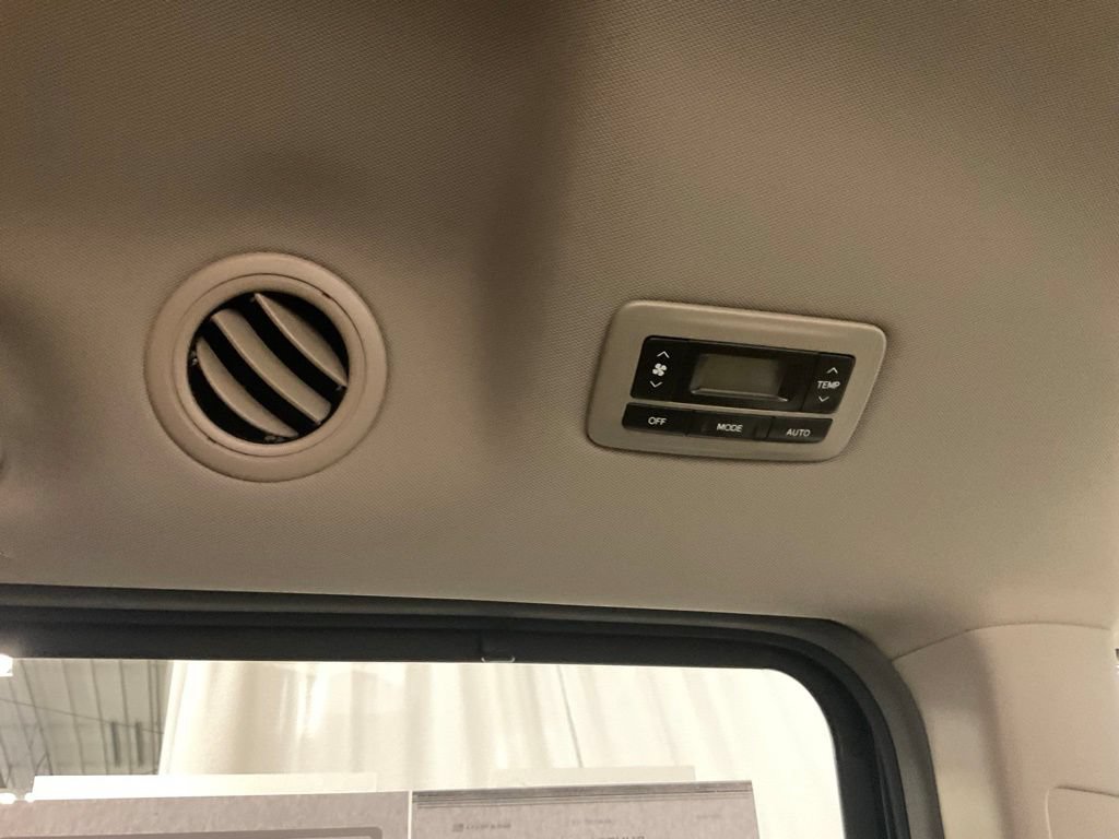Used 2015 Toyota Sienna XLE FWD image 32