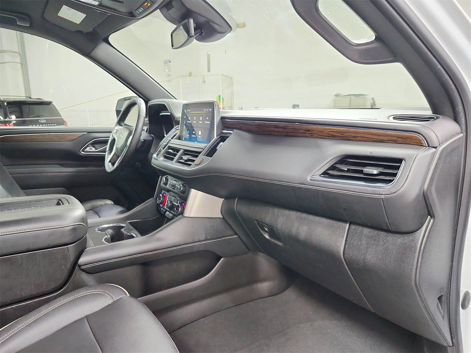 Used 2023 Chevrolet Suburban Premier image 41