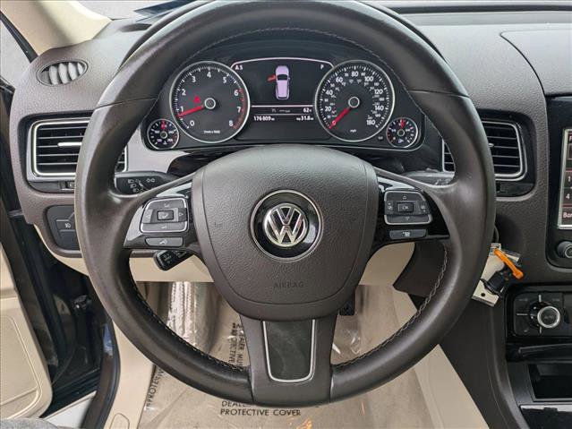 Used 2013 Volkswagen Touareg Sport image 13