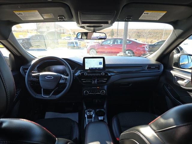 Used 2025 Ford Escape ST-Line image 14