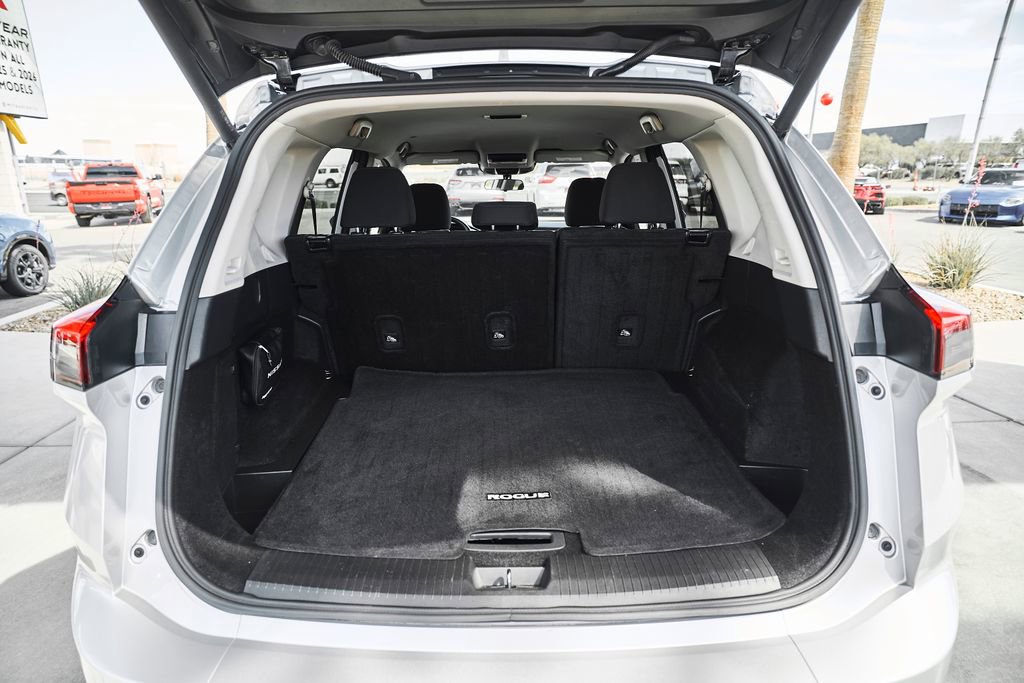 Used 2024 Nissan Rogue SV FWD image 8