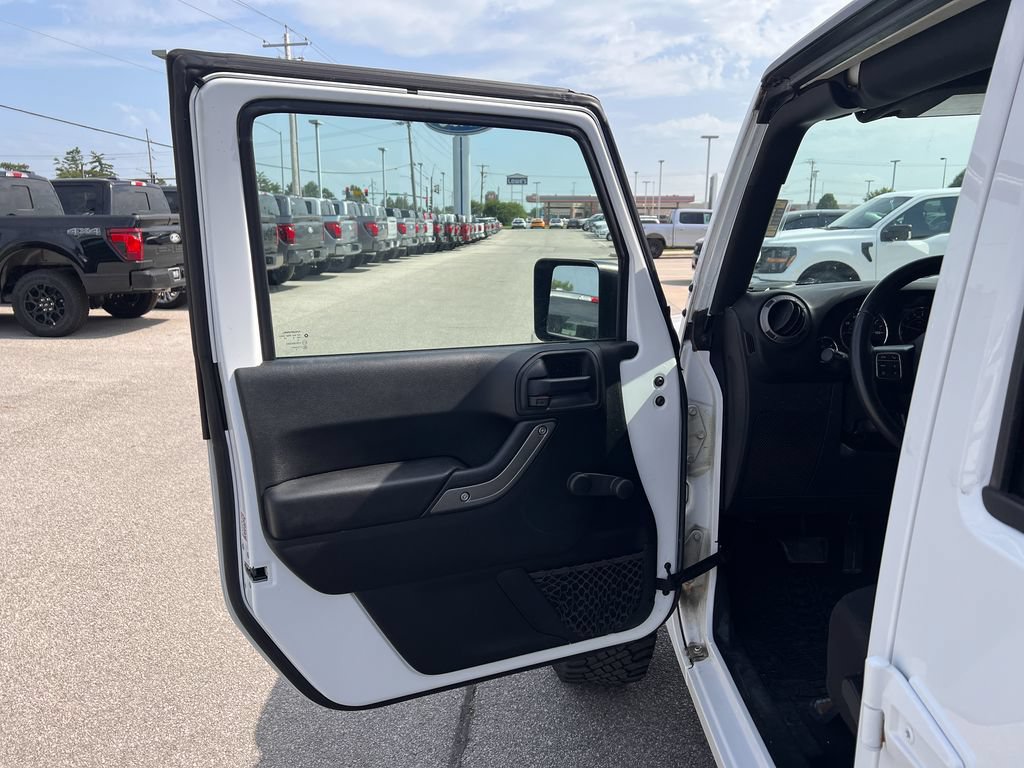 Used 2018 Jeep Wrangler Unlimited Sport w/ Connectivity Group AWD/4WD image 11