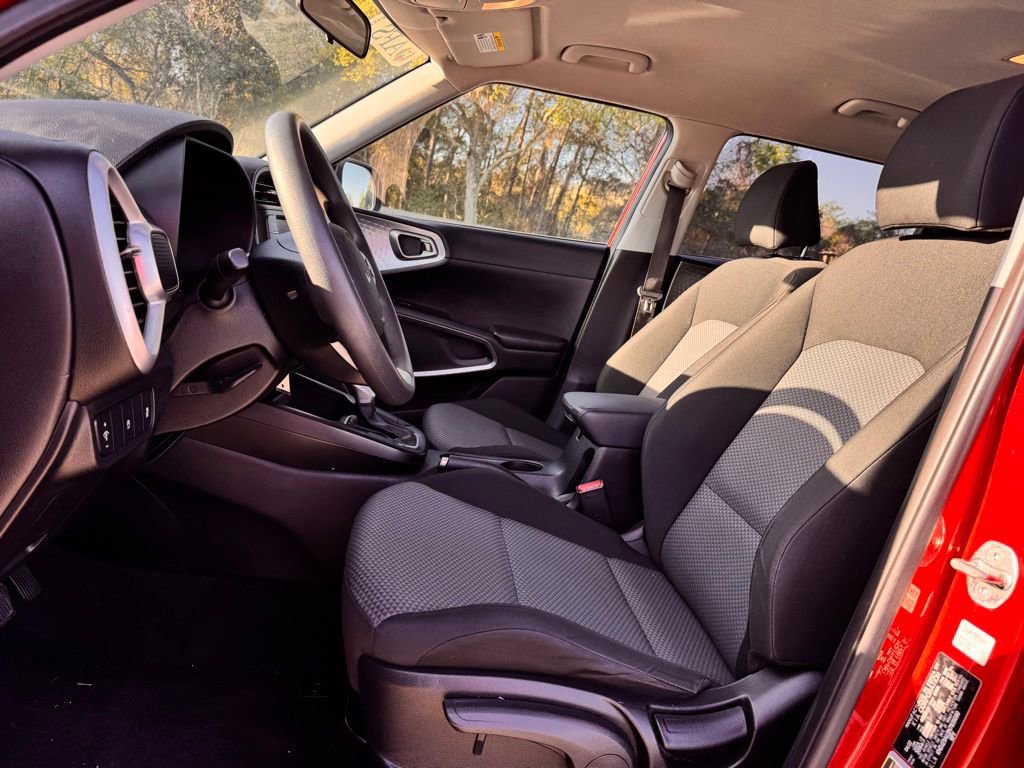 Used 2022 Kia Soul LX image 10