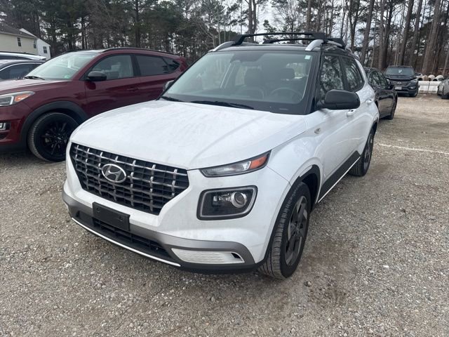 Used 2023 Hyundai Venue Limited image 3