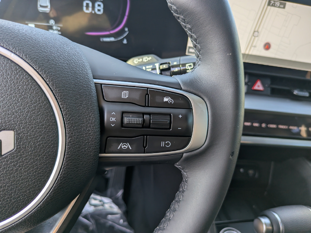 Used 2025 Kia Sportage EX FWD image 29