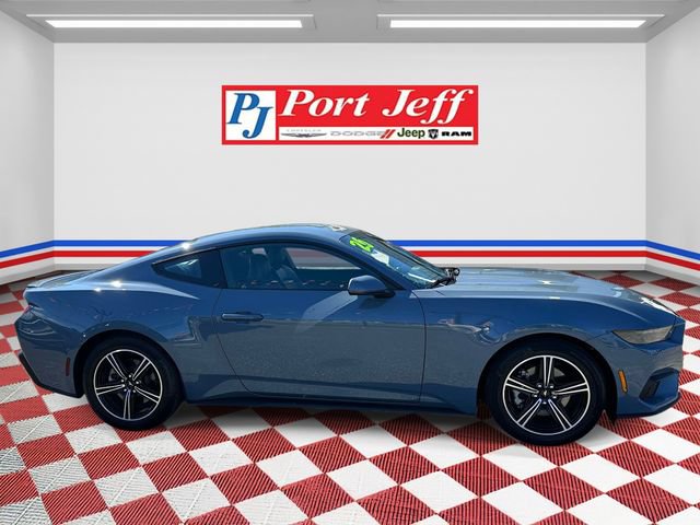 Used 2025 Ford Mustang Premium RWD image 3