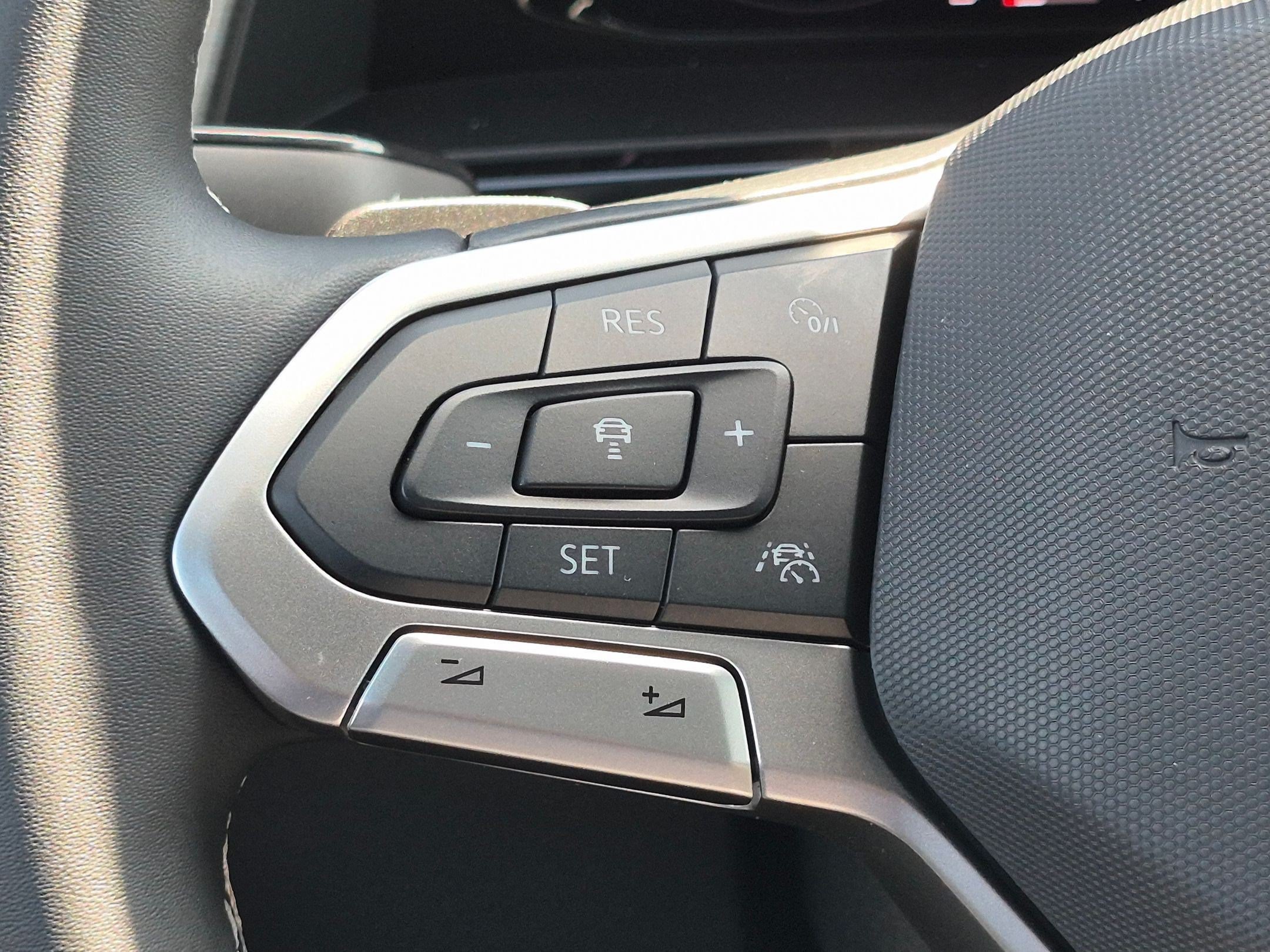 New 2026 Volkswagen Atlas Cross Sport SE FWD image 18
