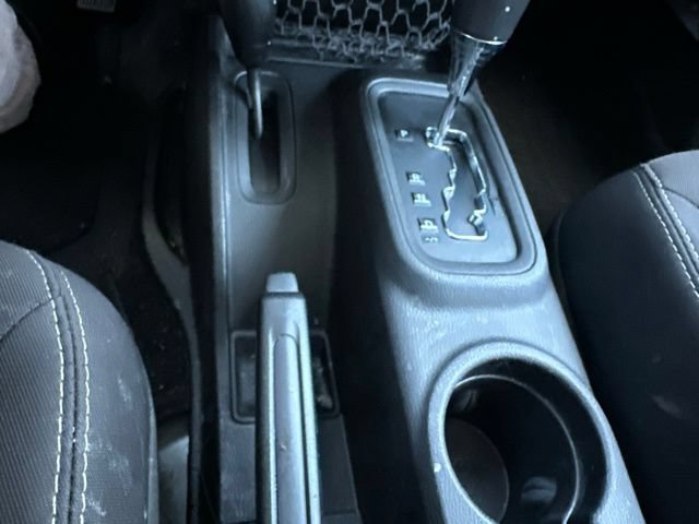Used 2015 Jeep Wrangler Unlimited Rubicon AWD/4WD image 30