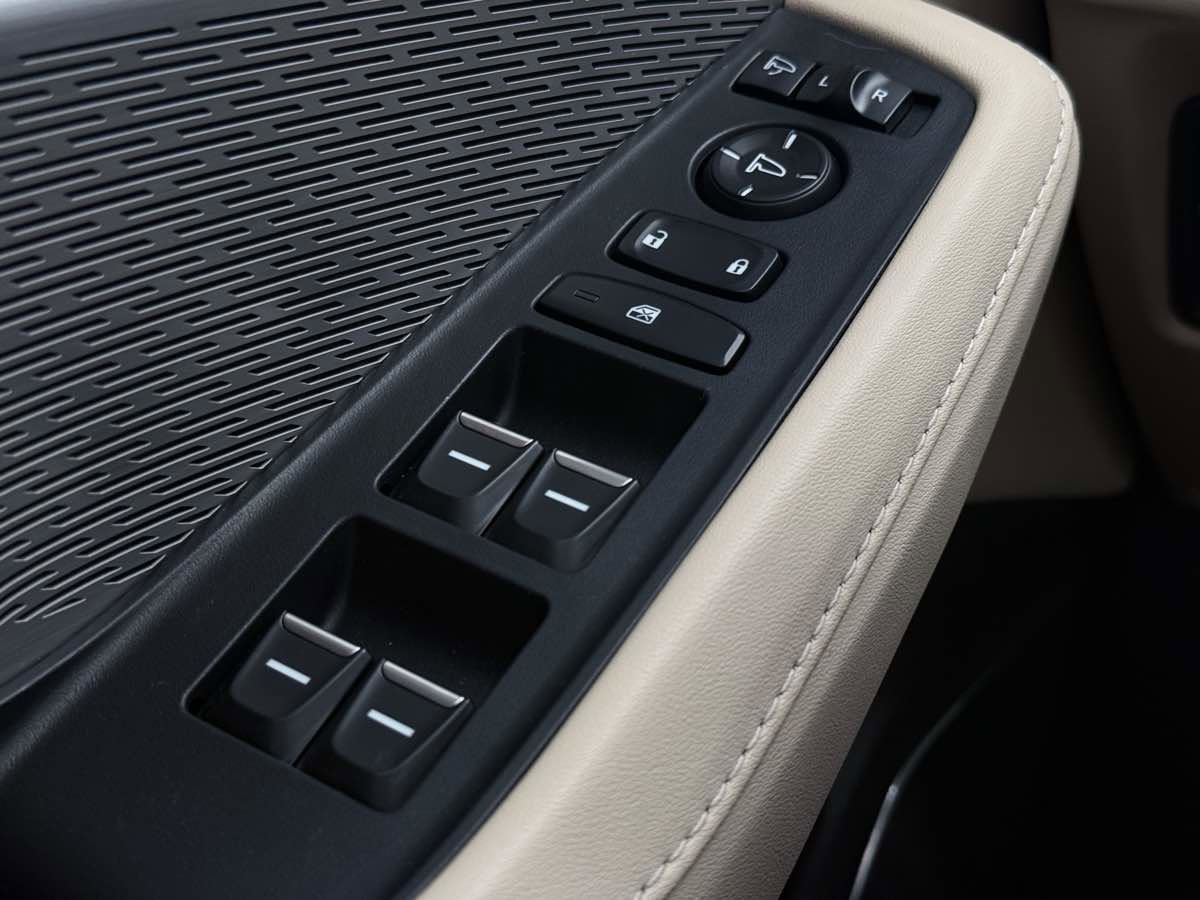 Used 2023 Acura MDX SH-AWD w/ Advance Package image 50