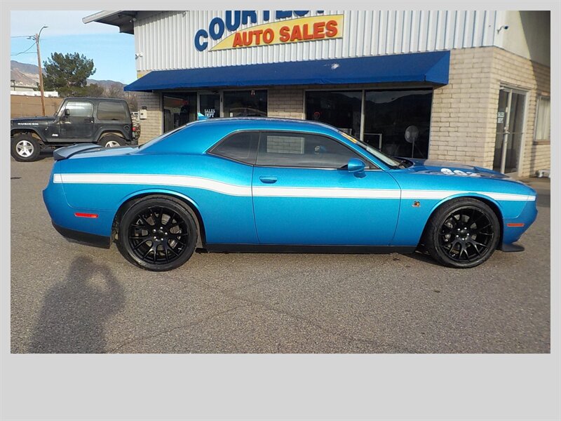 Used 2015 Dodge Challenger R/T Scat Pack w/ Leather Interior Group RWD image 11