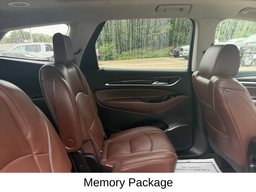 Used 2018 Buick Enclave Avenir w/ Avenir Technology Package AWD/4WD image 13
