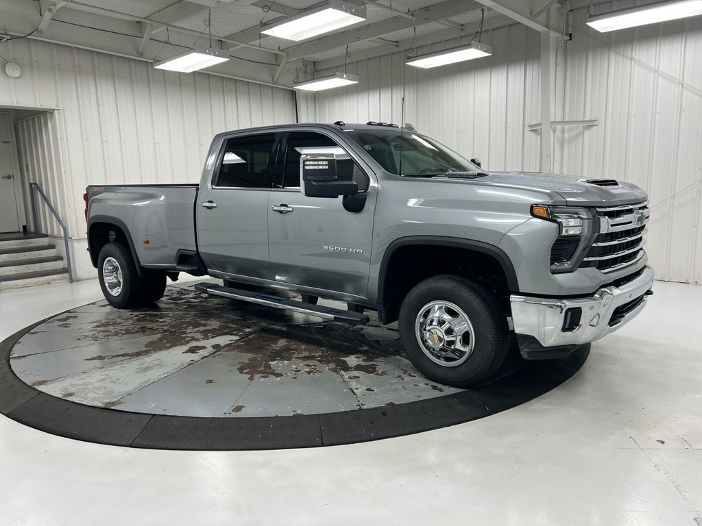 Used 2025 Chevrolet Silverado 3500 LTZ w/ LTZ Convenience Package AWD/4WD image 2
