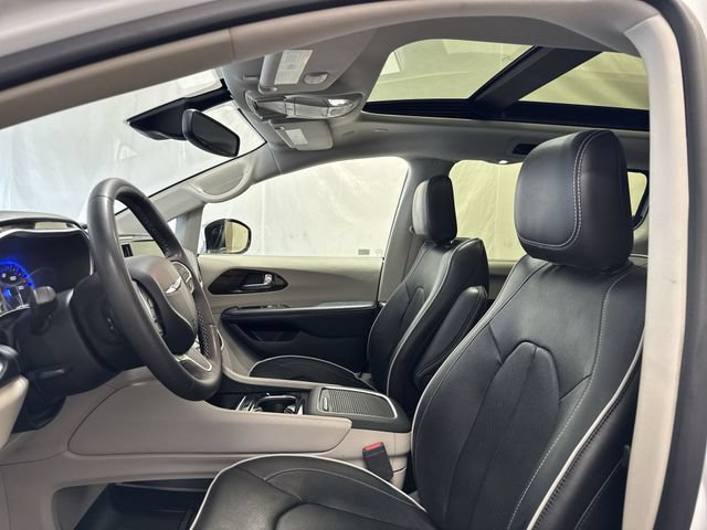 Used 2023 Chrysler Pacifica Limited FWD image 11