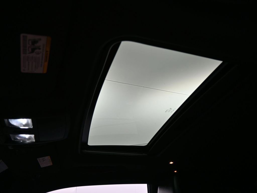 Used 2015 Dodge Challenger R/T Plus image 12