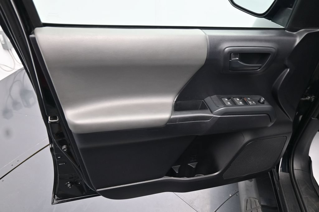 Used 2020 Toyota Tacoma SR AWD/4WD image 17