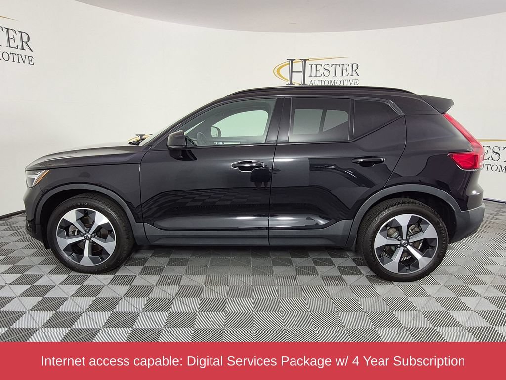 Used 2023 Volvo XC40 B5 Plus AWD/4WD image 7