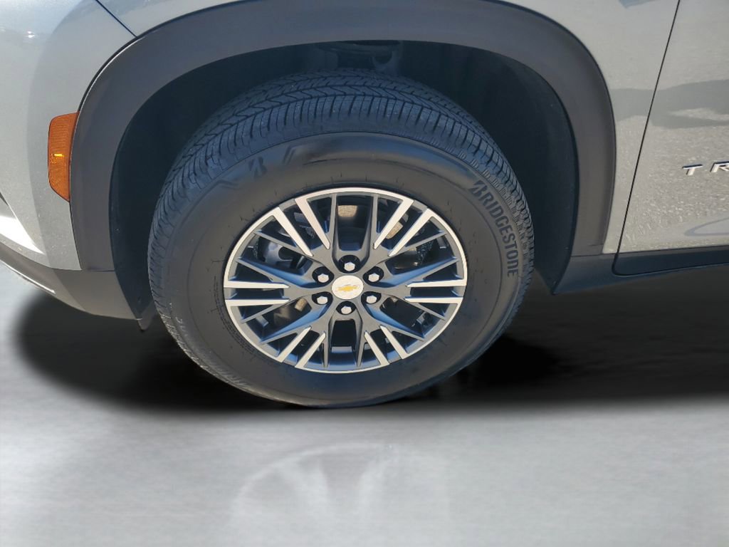 Certified 2025 Chevrolet Traverse LT FWD image 18
