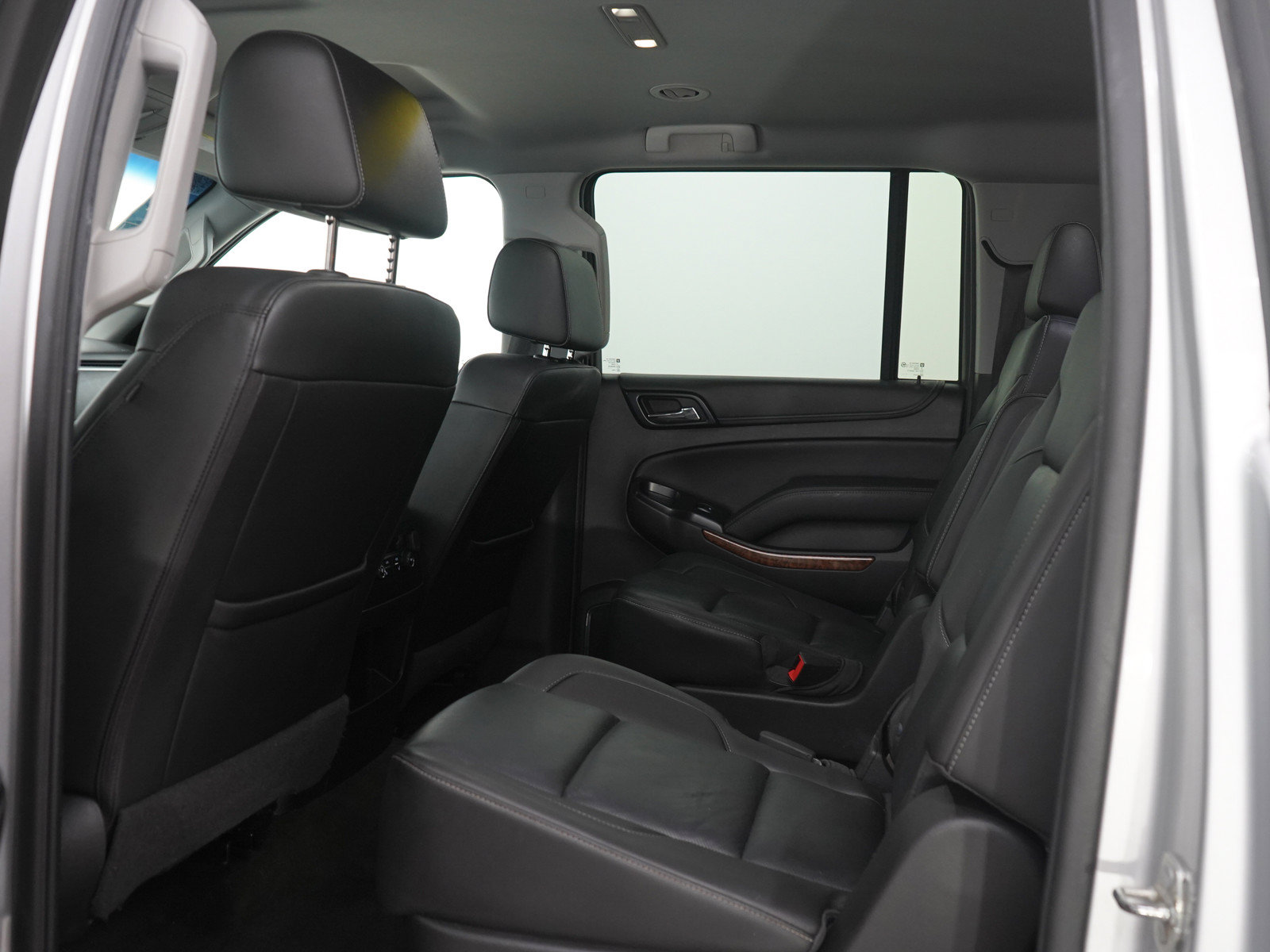 Used 2018 Chevrolet Suburban Premier AWD/4WD image 19