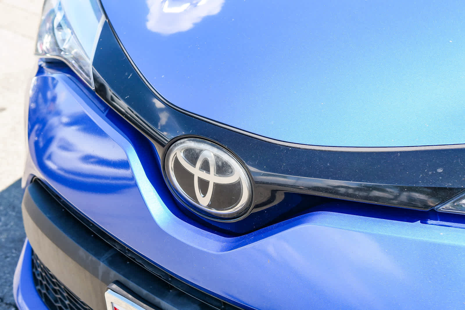 Used 2020 Toyota C-HR LE image 11