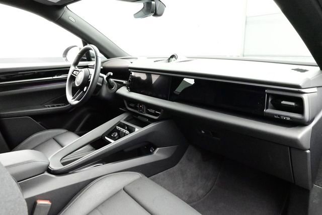 Used 2025 Porsche Macan Electric RWD image 19