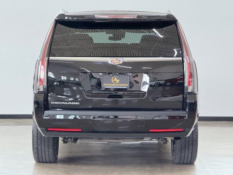 Used 2020 Cadillac Escalade Luxury RWD image 6
