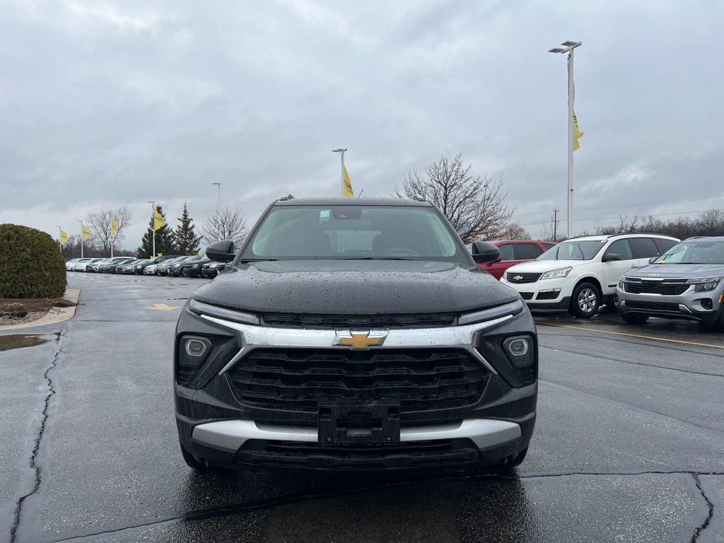 Used 2025 Chevrolet TrailBlazer LT w/ Driver Confidence Package image 2