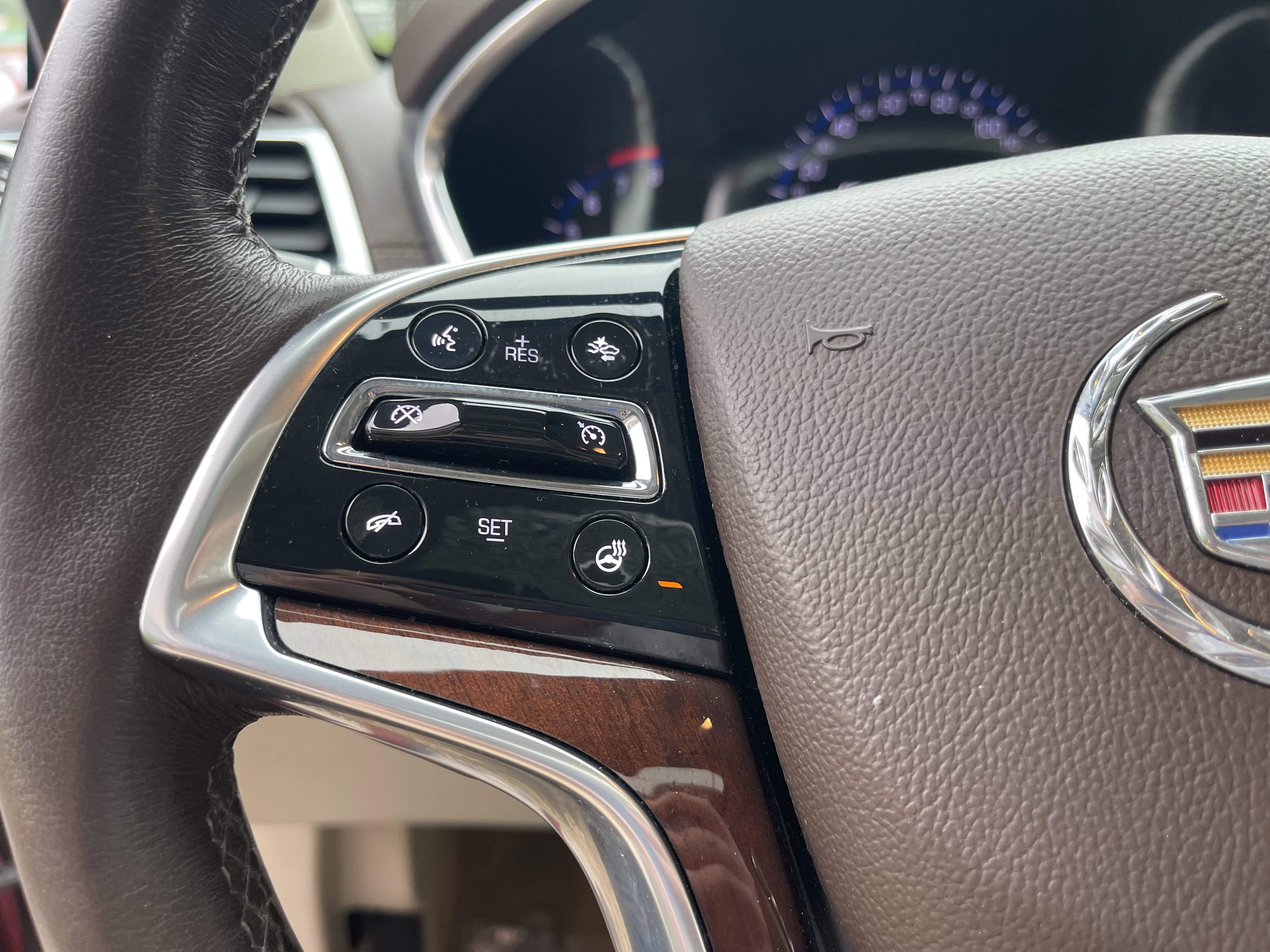 Used 2015 Cadillac SRX Luxury w/ Driver Awareness Package FWD image 15